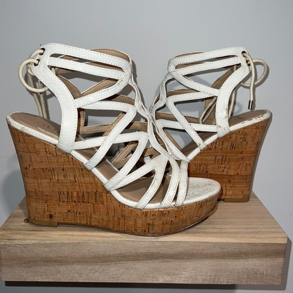 Guess white wedges